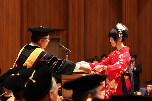 2014年度前期KCGI学位授与式・KCG卒業式＝2014年9月17日，KCG京都駅前校6階大ホール