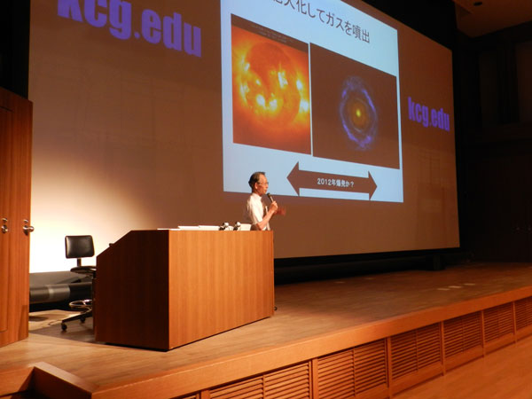 第一部では星空博士が6階大ホール講演。広大な宇宙の神秘，新しい発見などについてやさしく解説しました。