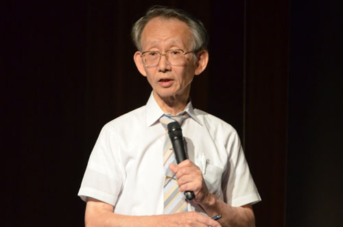 「全国同時七夕講演会@KCG -2013年の天文トピックスは大彗星到来」と題して講演する,KCGIの作花一志教授