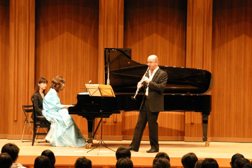 エマヌエル・ヌヴーさんによる澄み切ったクラリネットの音色と，杉谷昭子さんのピアノの競演は，訪れた人たちを魅了しました
