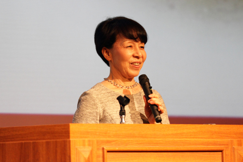 52回目の創立記念日の式典で「私の辿って来た道とKCG -和文研からKCGIまで」と題して記念講演するKCGIの向井苑生教授