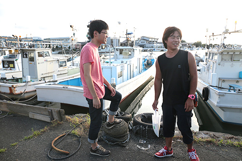 夕方小浜市へ移動。小浜湾に係留しているKCGの実習船「青雲丸」と対面。