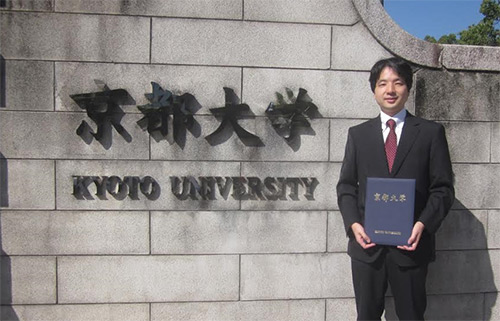 京都大学から博士号を授与されたKCGIの中口孝雄先生