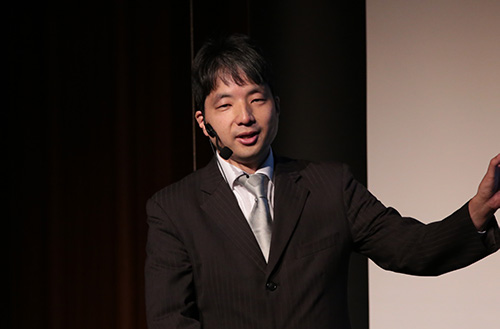 京都情報大学院大学(KCGI)の創立15周年記念式典で記念講演を行う中口孝雄准教授