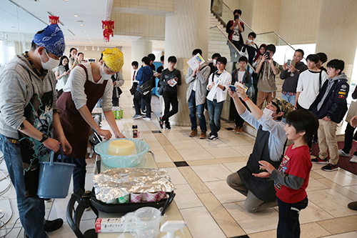 11月祭名物「バケツプリン」の出来に関心が集中