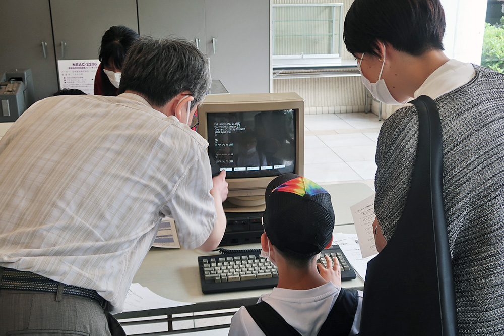 昔のコンピュータでプログラミングに挑戦