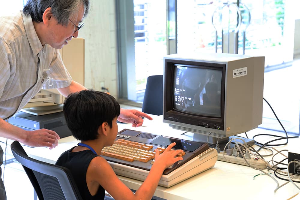 貴重な昔のパソコンでプログラミングに挑戦しました