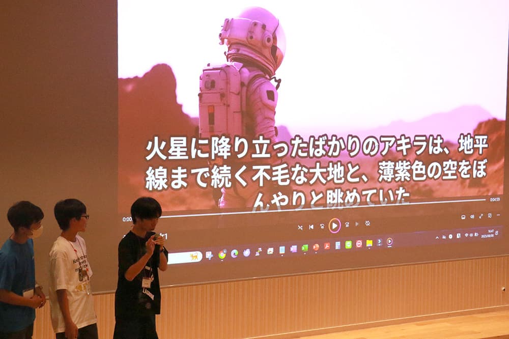 大講義室で堂々と発表し,大きな拍手をもらいました