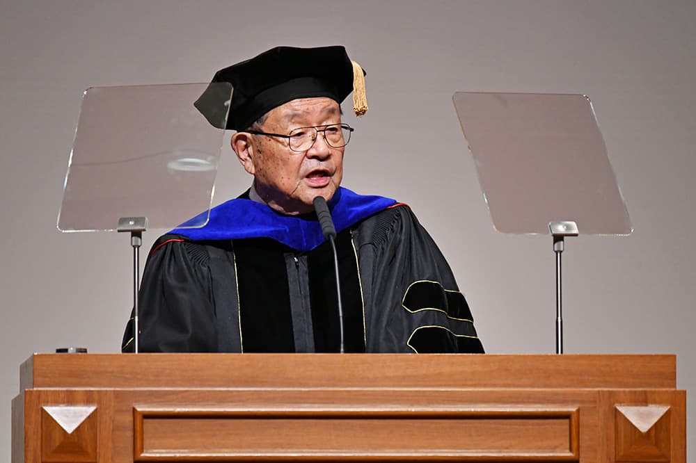 式辞を述べる寺下陽一KCGI学長
