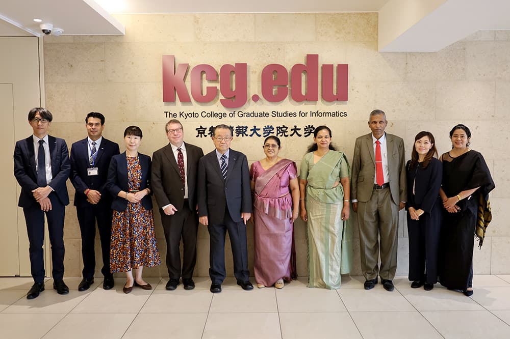 KCGI,ケラニア大学の出席者全員で記念写真に納まりました