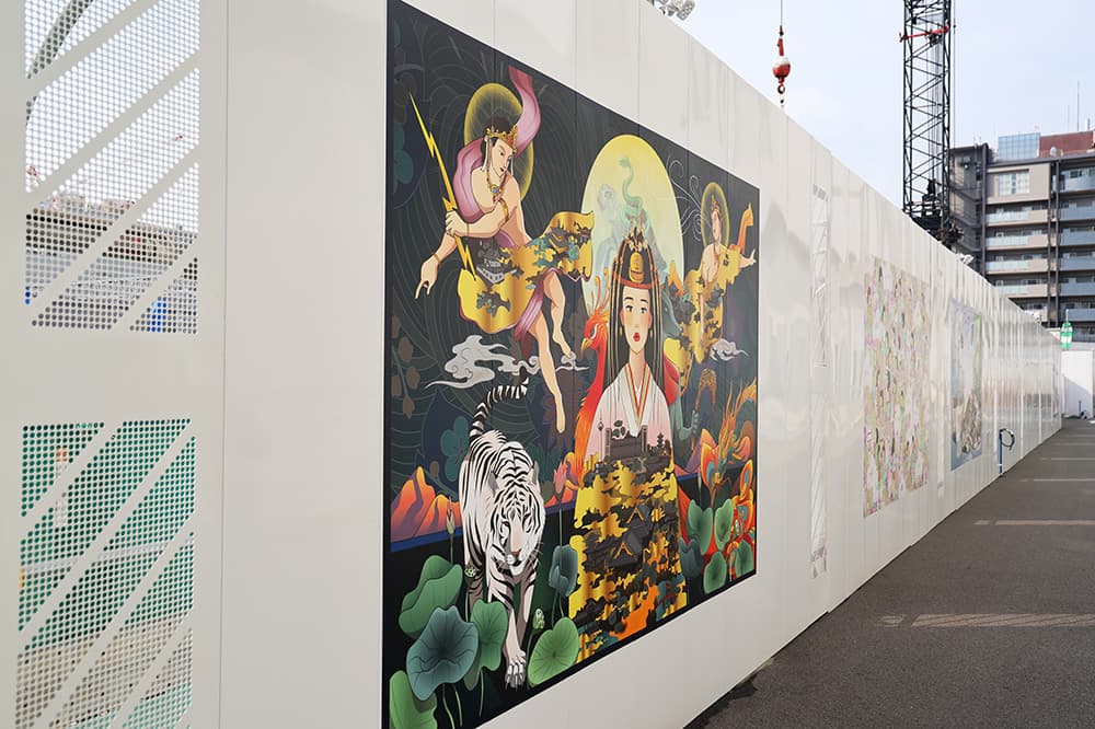 アート作品が工事の仮囲いを飾っています（京都市下京区）