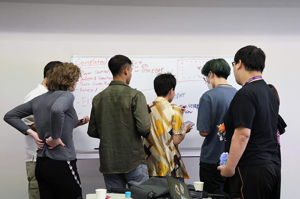 それぞれが学んできた技術や知識を駆使してアイデアを出し合いました