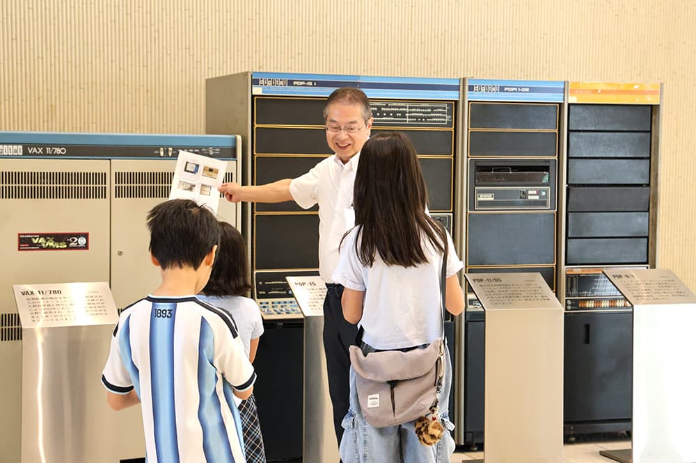 校舎内を歩きながらワークシートを完成させました