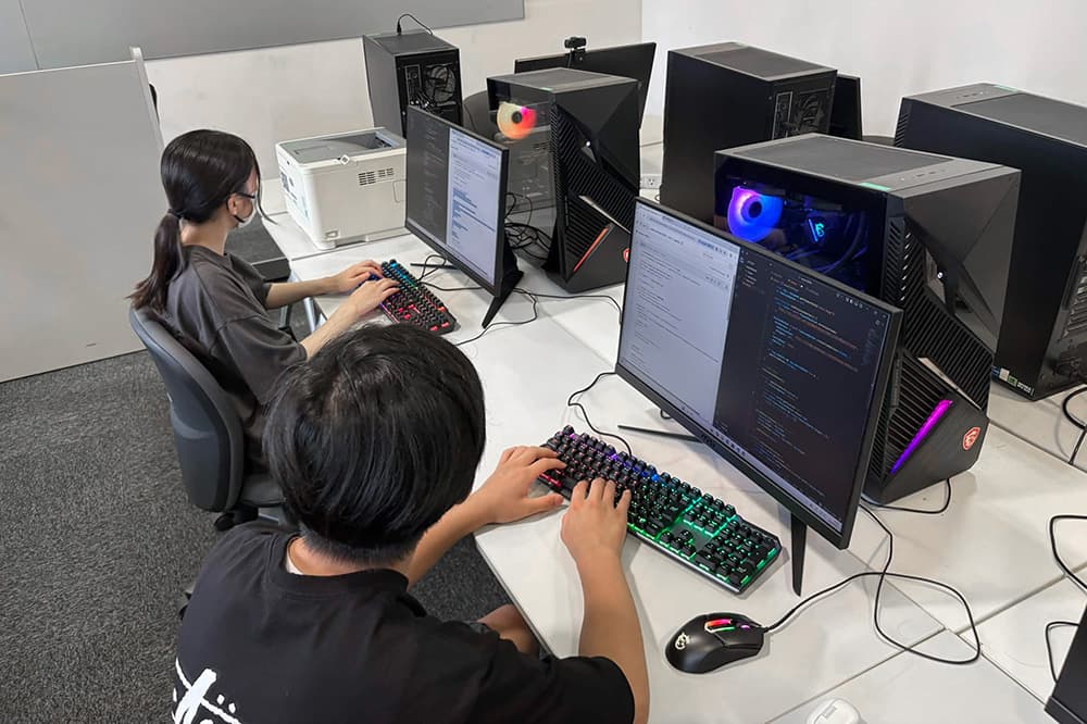 KCGの高性能PCを使って，物体認識と画像処理のプログラミングに挑戦しました